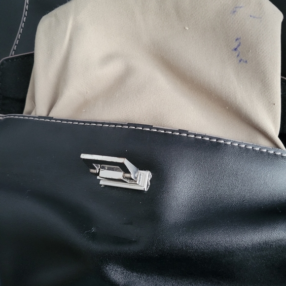 😀GUC Danier Leather Bag EUC - Picture 11 of 16